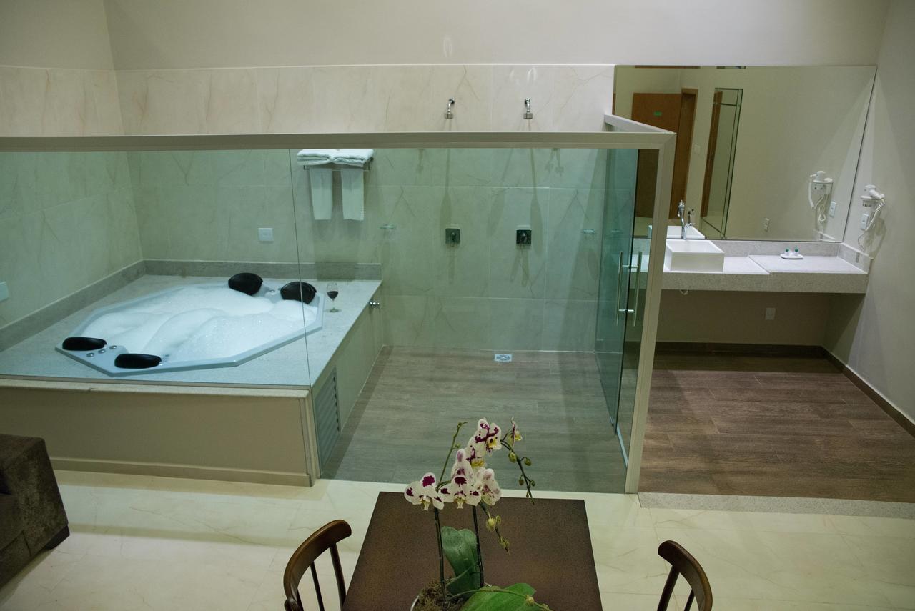 Hotel Vila Verde Penápolis Esterno foto
